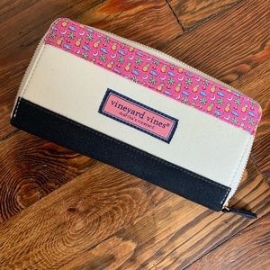 Vineyard vines heritage zip wallet